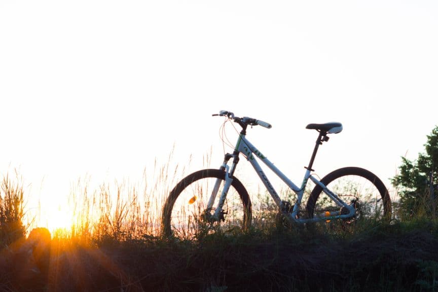 Bicycle at sunset / Vélo au coucher de soleil