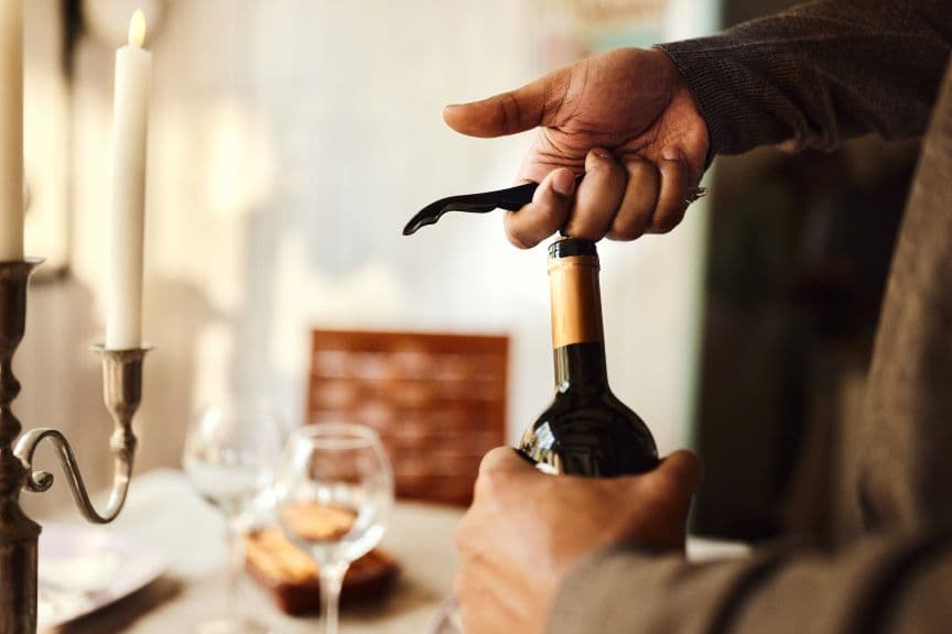 Ouverture bouteille de vin / Wine bottle opening